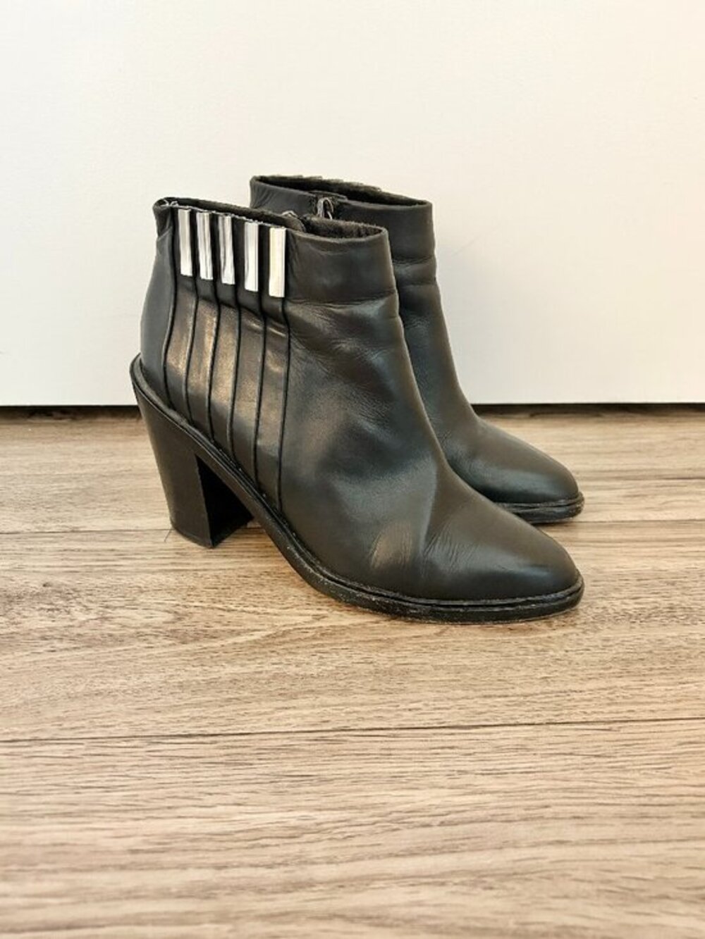L.A.M.B. Leather Metal Heel Ankle Booties Black Grunge Y2K Minimal Size 7.5